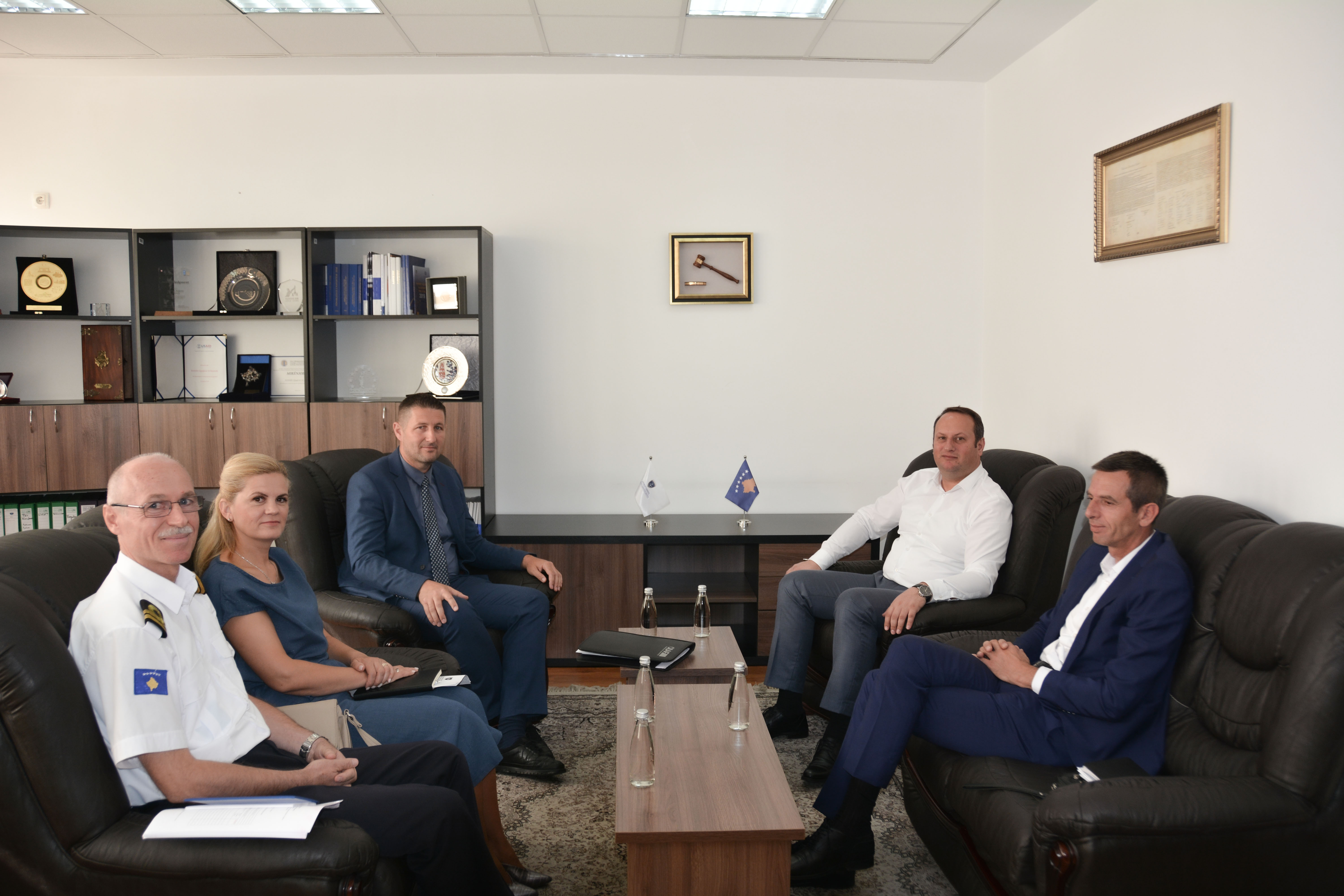 Kryesuesi Zogaj priti në takim Drejtorin e Përgjithshëm të Doganës së Kosovës, z. Agron Llugaliu