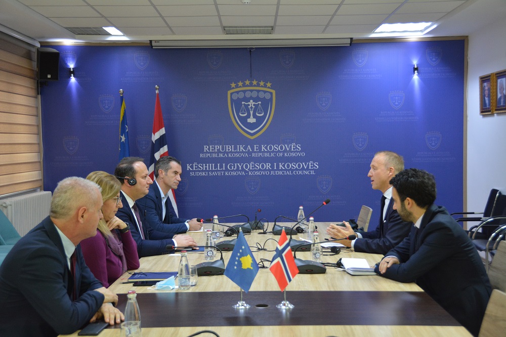 Kryesuesi Zogaj priti në takim Ambasadorin e Norvegjisë në Kosovë