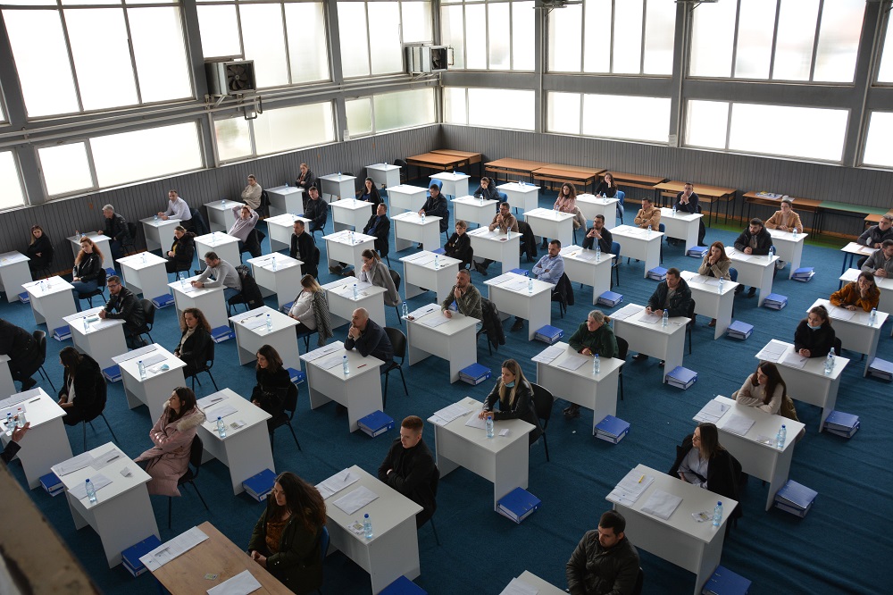 Është duke u mbajtur testi me shkrim pёr kandidatët pёr bashkëpunëtorë profesional në gjykatat e Republikës së Kosovës
