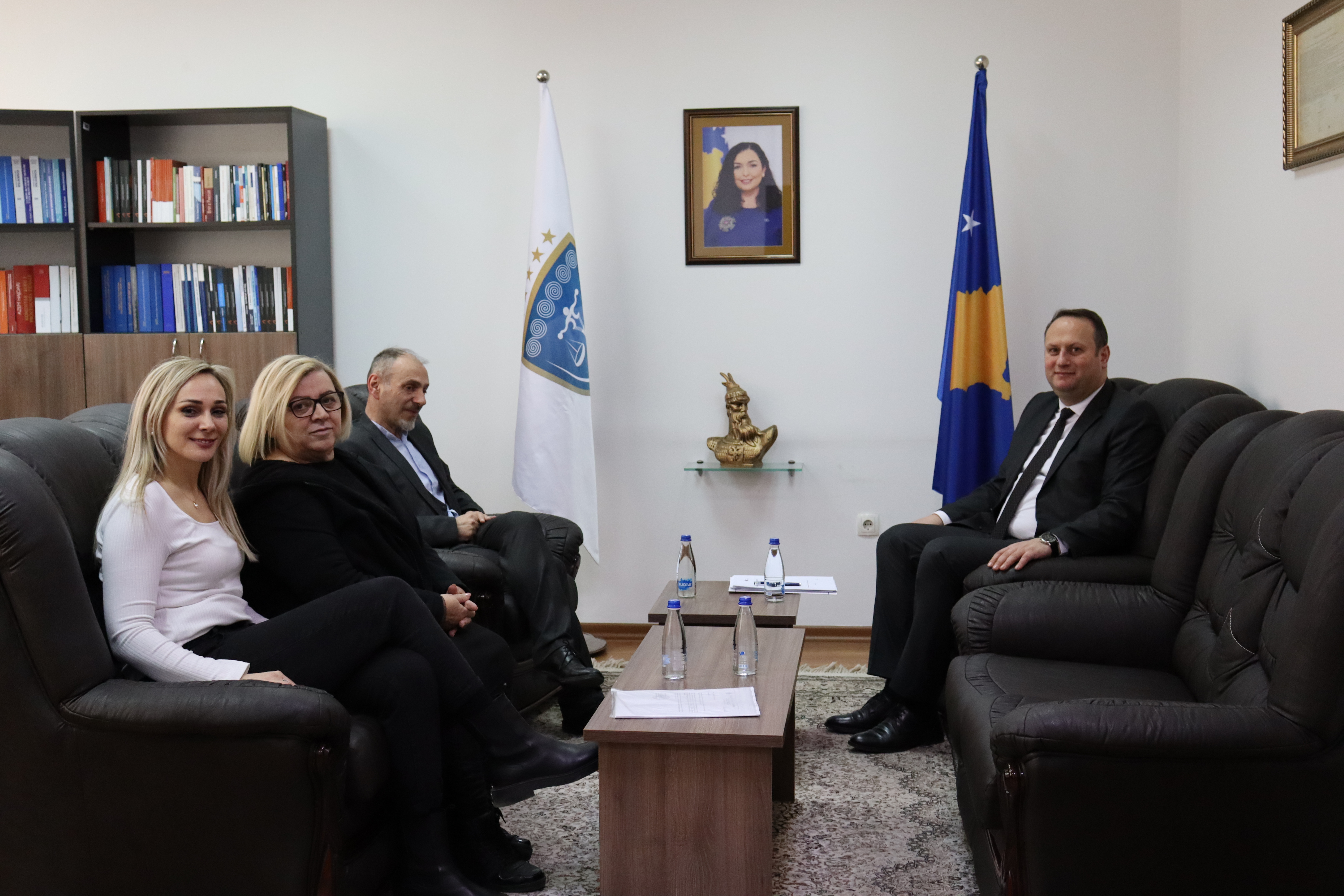 Predsedavajući Zogaj dočekao je danas na sastanku predstavnike Udruženja gluvih Kosova
