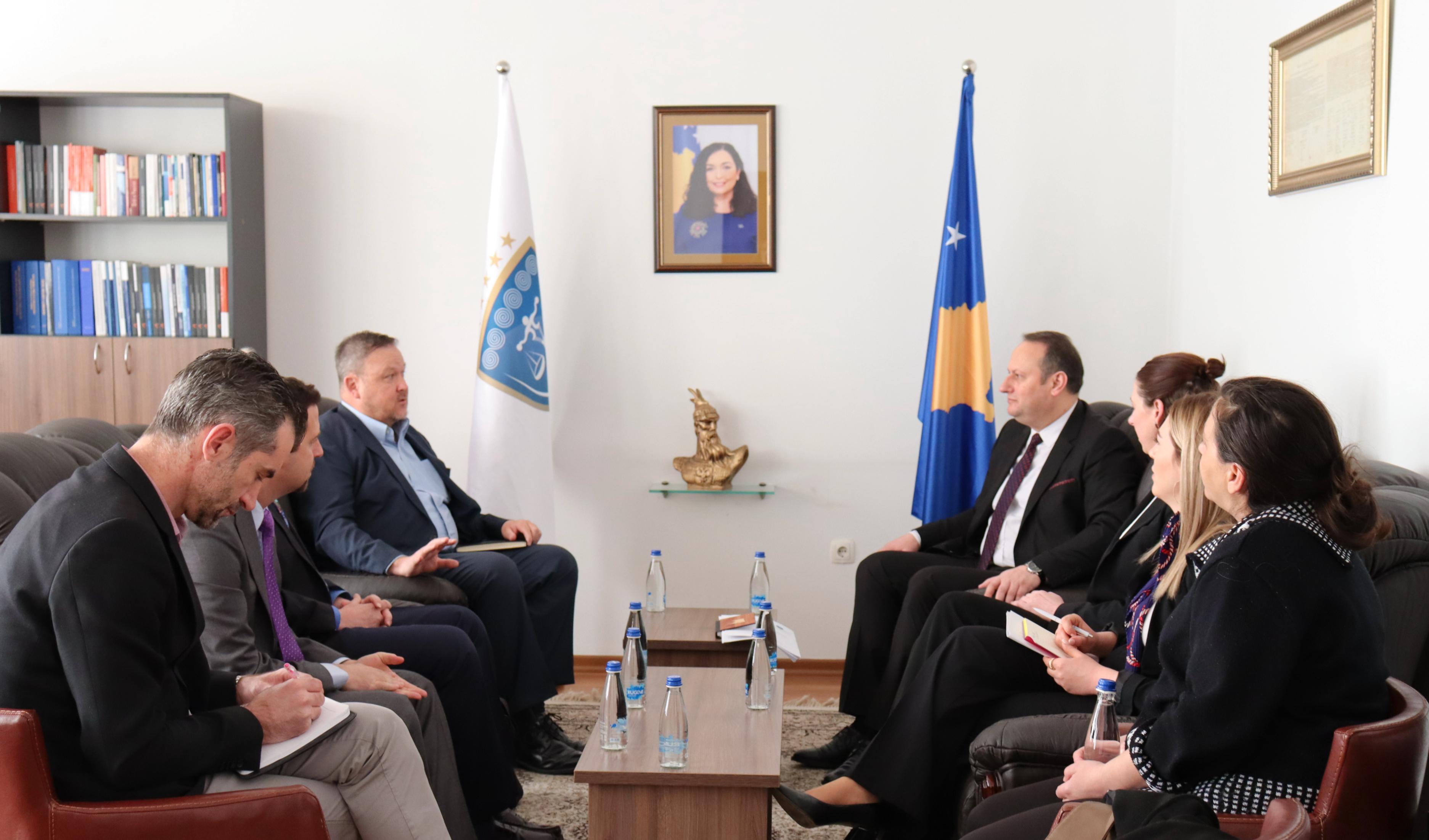 Predsedavajući Zogaj je dočekao na sastanku predstavnike Projekta INL-a, Ambasade SAD-a na Kosovu