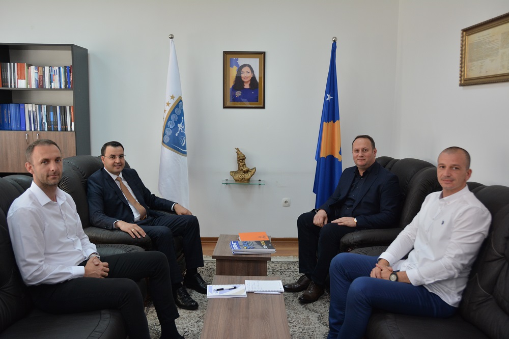 Predsedavajući Zogaj dočekao je direktora Kosovskog Ureda za Osiguranje Samija Mazrekua