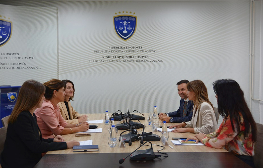 Anëtarët e Panelit për Lirim me Kusht, kanë pritur në takim Ministren e Drejtësisë dhe u.d. Drejtorin e Shërbimit Korrektues të Kosovës