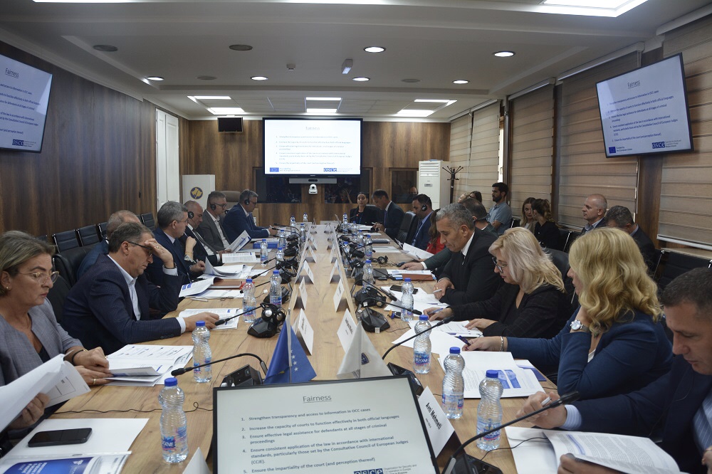 KGJK dhe gjykatat diskutojnë Raportin e OSBE-së për monitorimin e proceseve gjyqësore për rastet e krimit të organizuar dhe korrupsionit në Kosovë